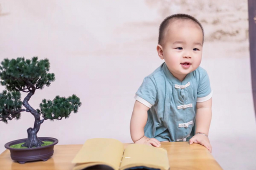湘阴六个月宝宝摇头正常吗